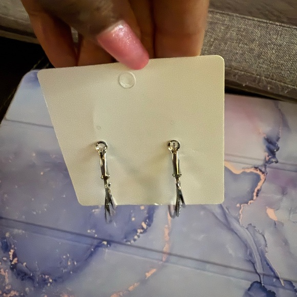 Elegant Silver Hoop‎ Earrings - Picture 7 of 7